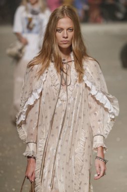 New York, Ny - 11 Eylül: Manken pist koç 1941 için New York moda haftası sırasında yürür: gösterir üzerinde 11 Eylül 2018 New York City.