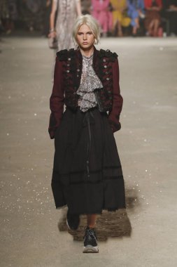 New York, Ny - 11 Eylül: Manken pist koç 1941 için New York moda haftası sırasında yürür: gösterir üzerinde 11 Eylül 2018 New York City.