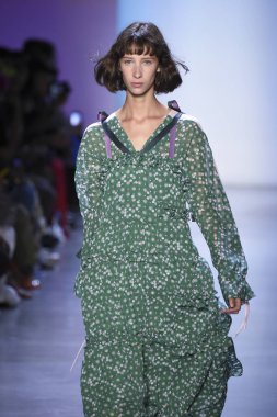 New York, Ny - Eylül 07: Manken New York moda haftası sırasında kavramı Kore için pist yürür: gösterir Galerisi ben New York'ta 7 Eylül 2018 bahar stüdyolarında.