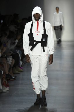 New York, Ny - Eylül 07: Manken New York moda haftası sırasında kavramı Kore için pist yürür: gösterir Galerisi ben New York'ta 7 Eylül 2018 bahar stüdyolarında.