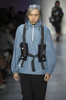 New York, Ny - Eylül 07: Manken New York moda haftası sırasında kavramı Kore için pist yürür: gösterir Galerisi ben New York'ta 7 Eylül 2018 bahar stüdyolarında.