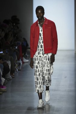 New York, Ny - Eylül 07: Manken New York moda haftası sırasında kavramı Kore için pist yürür: gösterir Galerisi ben New York'ta 7 Eylül 2018 bahar stüdyolarında.