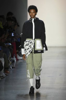 New York, Ny - Eylül 07: Manken New York moda haftası sırasında kavramı Kore için pist yürür: gösterir Galerisi ben New York'ta 7 Eylül 2018 bahar stüdyolarında.