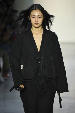 New York, Ny - Eylül 07: Manken New York moda haftası sırasında kavramı Kore için pist yürür: gösterir Galerisi ben New York'ta 7 Eylül 2018 bahar stüdyolarında.