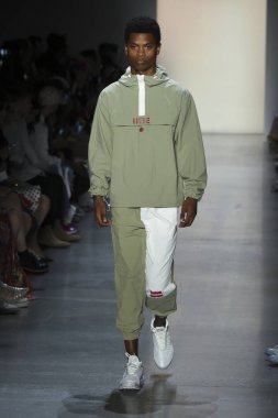 New York, Ny - Eylül 07: Manken New York moda haftası sırasında kavramı Kore için pist yürür: gösterir Galerisi ben New York'ta 7 Eylül 2018 bahar stüdyolarında.