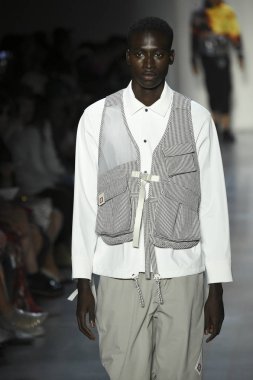 New York, Ny - Eylül 07: Manken New York moda haftası sırasında kavramı Kore için pist yürür: gösterir Galerisi ben New York'ta 7 Eylül 2018 bahar stüdyolarında.