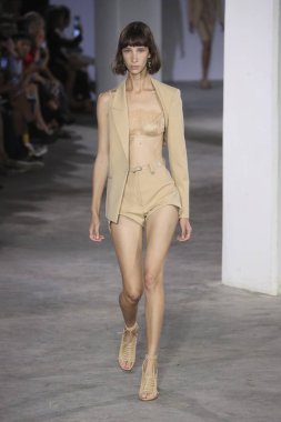 New York, Ny - Eylül: Dion-Lee defile üstünde uçak pisti Eylül 2018, 12 Eylül 2018 üzerinde Park Caddesi Tophane New York City, New York moda haftası.