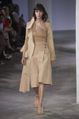 New York, Ny - Eylül: Dion-Lee defile üstünde uçak pisti Eylül 2018, 12 Eylül 2018 üzerinde Park Caddesi Tophane New York City, New York moda haftası.