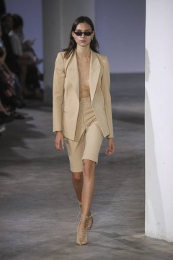 New York, Ny - Eylül: Dion-Lee defile üstünde uçak pisti Eylül 2018, 12 Eylül 2018 üzerinde Park Caddesi Tophane New York City, New York moda haftası.