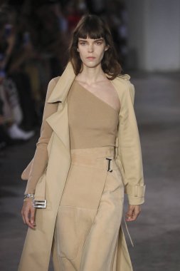 New York, Ny - Eylül: Dion-Lee defile üstünde uçak pisti Eylül 2018, 12 Eylül 2018 üzerinde Park Caddesi Tophane New York City, New York moda haftası.