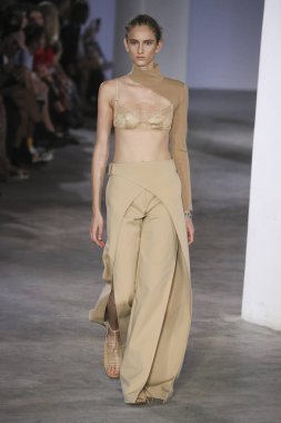 New York, Ny - Eylül: Dion-Lee defile üstünde uçak pisti Eylül 2018, 12 Eylül 2018 üzerinde Park Caddesi Tophane New York City, New York moda haftası.