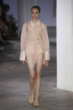 New York, Ny - Eylül: Dion-Lee defile üstünde uçak pisti Eylül 2018, 12 Eylül 2018 üzerinde Park Caddesi Tophane New York City, New York moda haftası.