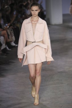 New York, Ny - Eylül: Dion-Lee defile üstünde uçak pisti Eylül 2018, 12 Eylül 2018 üzerinde Park Caddesi Tophane New York City, New York moda haftası.