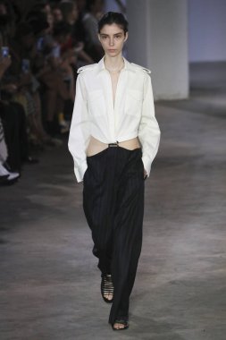 New York, Ny - Eylül: Dion-Lee defile üstünde uçak pisti Eylül 2018, 12 Eylül 2018 üzerinde Park Caddesi Tophane New York City, New York moda haftası.