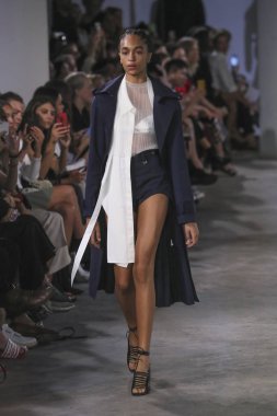 New York, Ny - Eylül: Dion-Lee defile üstünde uçak pisti Eylül 2018, 12 Eylül 2018 üzerinde Park Caddesi Tophane New York City, New York moda haftası.