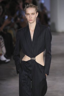 New York, Ny - Eylül: Dion-Lee defile üstünde uçak pisti Eylül 2018, 12 Eylül 2018 üzerinde Park Caddesi Tophane New York City, New York moda haftası.