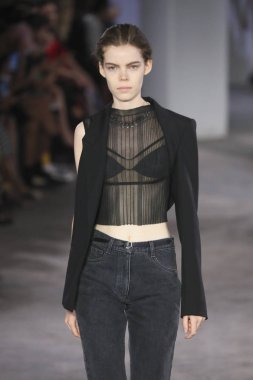 New York, Ny - Eylül: Dion-Lee defile üstünde uçak pisti Eylül 2018, 12 Eylül 2018 üzerinde Park Caddesi Tophane New York City, New York moda haftası.