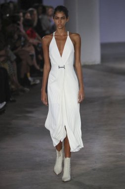 New York, Ny - Eylül: Dion-Lee defile üstünde uçak pisti Eylül 2018, 12 Eylül 2018 üzerinde Park Caddesi Tophane New York City, New York moda haftası.