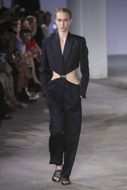 New York, Ny - Eylül: Dion-Lee defile üstünde uçak pisti Eylül 2018, 12 Eylül 2018 üzerinde Park Caddesi Tophane New York City, New York moda haftası.