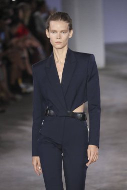 New York, Ny - Eylül: Dion-Lee defile üstünde uçak pisti Eylül 2018, 12 Eylül 2018 üzerinde Park Caddesi Tophane New York City, New York moda haftası.