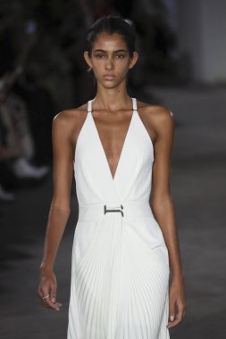 New York, Ny - Eylül: Dion-Lee defile üstünde uçak pisti Eylül 2018, 12 Eylül 2018 üzerinde Park Caddesi Tophane New York City, New York moda haftası.