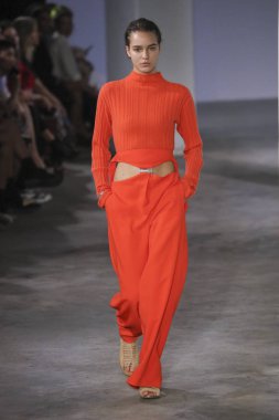 New York, Ny - Eylül: Dion-Lee defile üstünde uçak pisti Eylül 2018, 12 Eylül 2018 üzerinde Park Caddesi Tophane New York City, New York moda haftası.