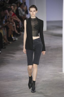 New York, Ny - Eylül: Dion-Lee defile üstünde uçak pisti Eylül 2018, 12 Eylül 2018 üzerinde Park Caddesi Tophane New York City, New York moda haftası.