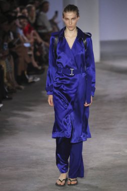 New York, Ny - Eylül: Dion-Lee defile üstünde uçak pisti Eylül 2018, 12 Eylül 2018 üzerinde Park Caddesi Tophane New York City, New York moda haftası.