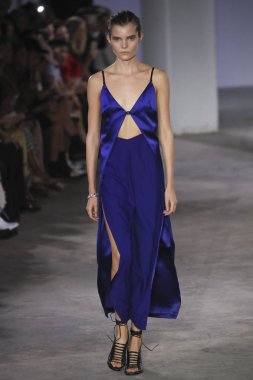 New York, Ny - Eylül: Dion-Lee defile üstünde uçak pisti Eylül 2018, 12 Eylül 2018 üzerinde Park Caddesi Tophane New York City, New York moda haftası.