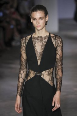 New York, Ny - Eylül: Dion-Lee defile üstünde uçak pisti Eylül 2018, 12 Eylül 2018 üzerinde Park Caddesi Tophane New York City, New York moda haftası.