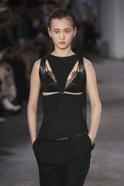 New York, Ny - Eylül: Dion-Lee defile üstünde uçak pisti Eylül 2018, 12 Eylül 2018 üzerinde Park Caddesi Tophane New York City, New York moda haftası.