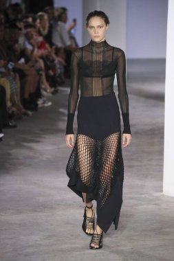 New York, Ny - Eylül: Dion-Lee defile üstünde uçak pisti Eylül 2018, 12 Eylül 2018 üzerinde Park Caddesi Tophane New York City, New York moda haftası.