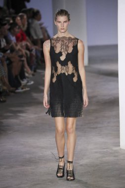 New York, Ny - Eylül: Dion-Lee defile üstünde uçak pisti Eylül 2018, 12 Eylül 2018 üzerinde Park Caddesi Tophane New York City, New York moda haftası.