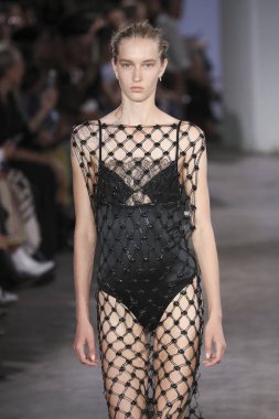 New York, Ny - Eylül: Dion-Lee defile üstünde uçak pisti Eylül 2018, 12 Eylül 2018 üzerinde Park Caddesi Tophane New York City, New York moda haftası.