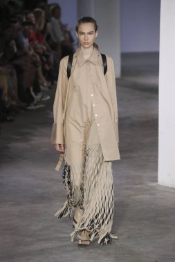 New York, Ny - Eylül: Dion-Lee defile üstünde uçak pisti Eylül 2018, 12 Eylül 2018 üzerinde Park Caddesi Tophane New York City, New York moda haftası.