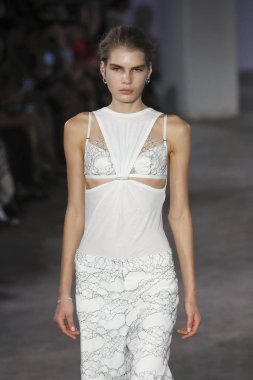 New York, Ny - Eylül: Dion-Lee defile üstünde uçak pisti Eylül 2018, 12 Eylül 2018 üzerinde Park Caddesi Tophane New York City, New York moda haftası.