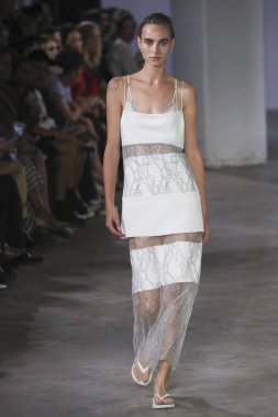 New York, Ny - Eylül: Dion-Lee defile üstünde uçak pisti Eylül 2018, 12 Eylül 2018 üzerinde Park Caddesi Tophane New York City, New York moda haftası.