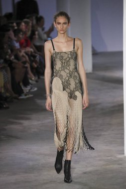 New York, Ny - Eylül: Dion-Lee defile üstünde uçak pisti Eylül 2018, 12 Eylül 2018 üzerinde Park Caddesi Tophane New York City, New York moda haftası.