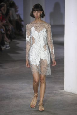 New York, Ny - Eylül: Dion-Lee defile üstünde uçak pisti Eylül 2018, 12 Eylül 2018 üzerinde Park Caddesi Tophane New York City, New York moda haftası.