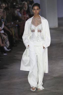 New York, Ny - Eylül: Dion-Lee defile üstünde uçak pisti Eylül 2018, 12 Eylül 2018 üzerinde Park Caddesi Tophane New York City, New York moda haftası.