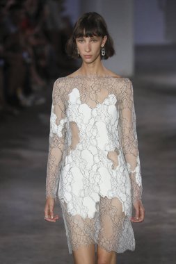 New York, Ny - Eylül: Dion-Lee defile üstünde uçak pisti Eylül 2018, 12 Eylül 2018 üzerinde Park Caddesi Tophane New York City, New York moda haftası.