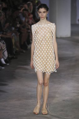 New York, Ny - Eylül: Dion-Lee defile üstünde uçak pisti Eylül 2018, 12 Eylül 2018 üzerinde Park Caddesi Tophane New York City, New York moda haftası.