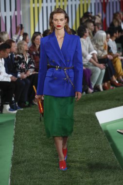 New York, Ny - Eylül 09: Manken pist Park Caddesi Tophane, Escada Ss19 için 9 Eylül 2018 New York'ta yürür.