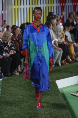 New York, Ny - Eylül 09: Manken pist Park Caddesi Tophane, Escada Ss19 için 9 Eylül 2018 New York'ta yürür.