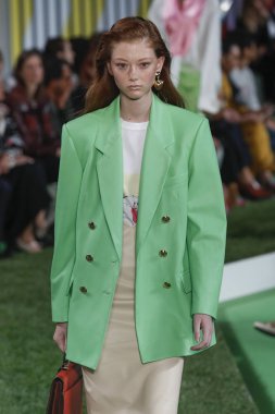 New York, Ny - Eylül 09: Manken pist Park Caddesi Tophane, Escada Ss19 için 9 Eylül 2018 New York'ta yürür.