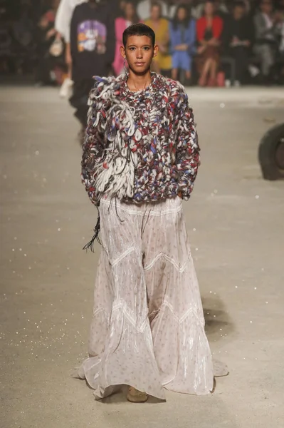 New York, Ny - 11 Eylül: Manken pist koç 1941 için New York moda haftası sırasında yürür: gösterir üzerinde 11 Eylül 2018 New York City.