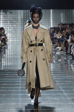 New York, Ny - 12 Eylül: Manken pist yürür Marc Jacobs bahar 2019 gösterisi sırasında; Eylül 2018, üzerinde 12 Eylül 2018 yılında New York City Park Caddesi Tophane, New York moda haftası.