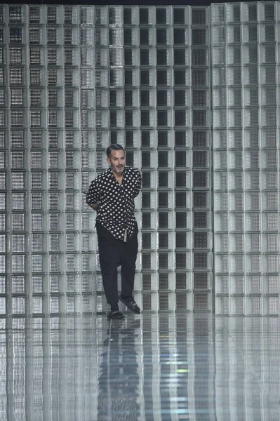 New York, Ny - 12 Eylül: Tasarımcı Marc Jacobs yürür pist Marc Jacobs bahar 2019 gösterisi sırasında; Eylül 2018, üzerinde 12 Eylül 2018 yılında New York City Park Caddesi Tophane, New York moda haftası.