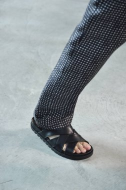 New York, Ny - 12 Eylül: Bir model yürür pist giyen Michael Kors bahar 2019 tarihinde 12 Eylül 2018 New York City.