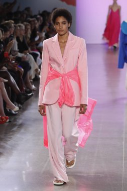 New York, Ny - Eylül 07: Manken pist Milly için Michelle Smith tarafından New York moda haftası sırasında yürür: gösterir New York'ta 7 Eylül 2018 bahar stüdyolarında Galerisi II.